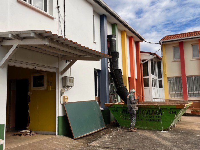 Las obras en la antigua escuela de Carnoedo encaran su recta final.